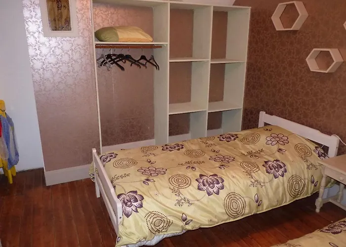 La Maison Jaune Et Bleue *